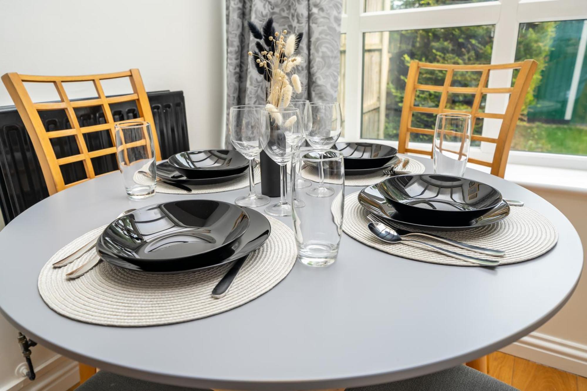 5 Min To Heathrow & Uxbridge Station With Parking Villa Hillingdon Exterior photo