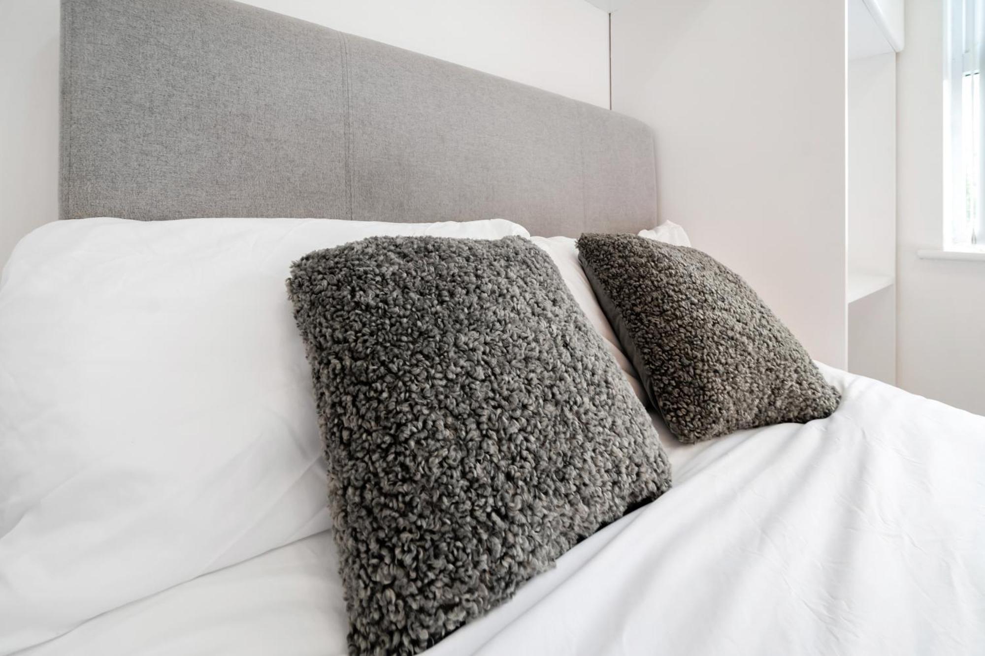 5 Min To Heathrow & Uxbridge Station With Parking Villa Hillingdon Exterior photo